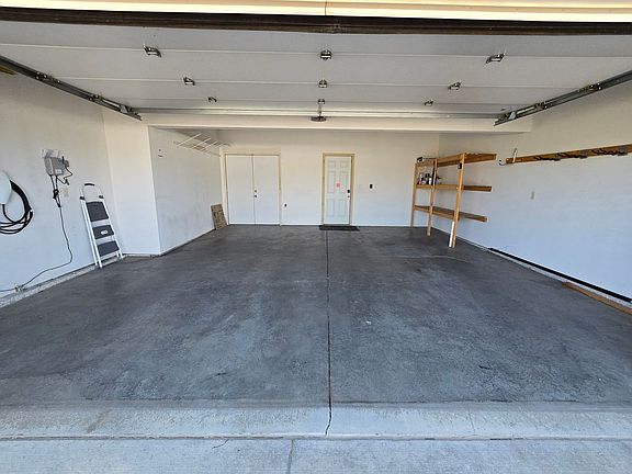 5th image of 901 Coffie Farm Rd