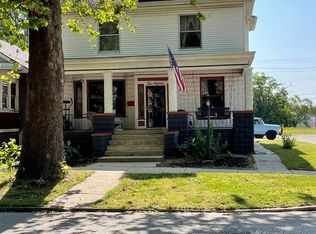 215 N Walnut St, Centralia, IL 62801