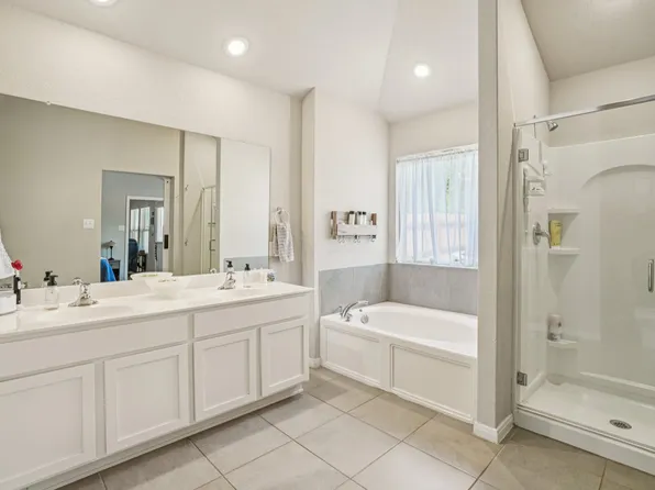 663 Oleander Crk, Seguin, TX 78155