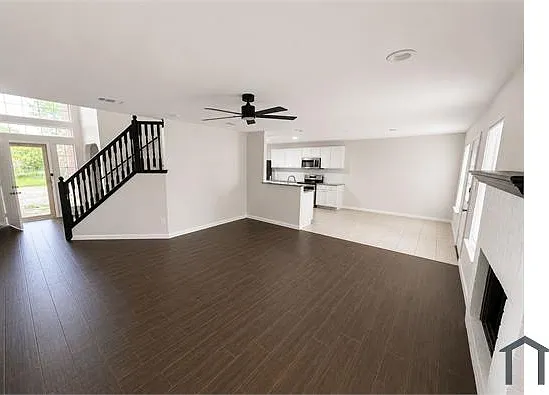 3604 Clearbrook Dr — Photo 2