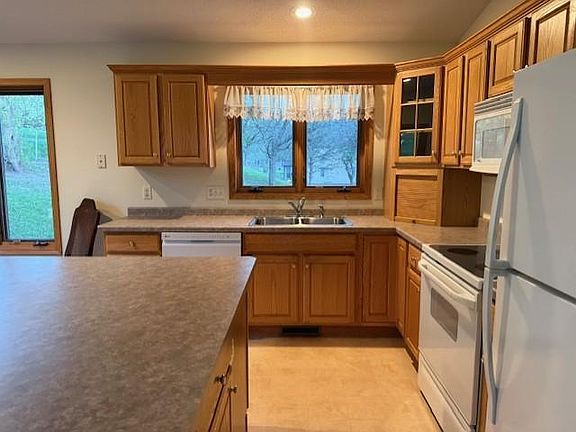 3rd image of 73 Rivers Ln
