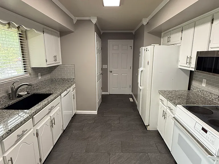 1029 David Ct — Photo 11