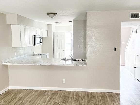 3rd image of 1501 Sam Houston Dr APT 4K