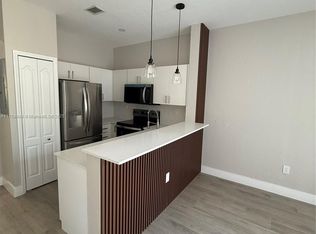 17800 NW 73rd Ave APT 209-21, Hialeah, FL 33015