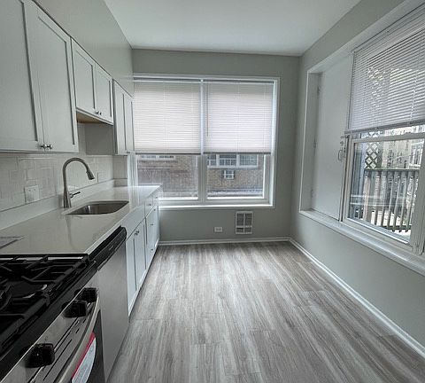 4th image of 7628 N Rogers Ave APT 2