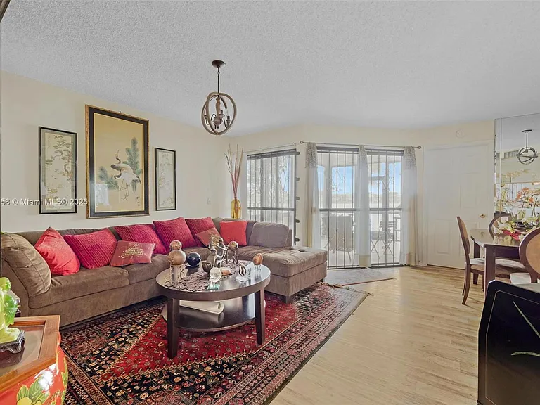 800 Independence Dr — Photo 16