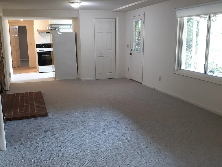 4522 Laurelwood Dr SW #BASEMENT — Photo 2
