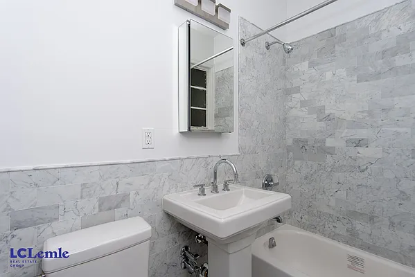 Rented by LC Lemle Real Estate Group | media 20