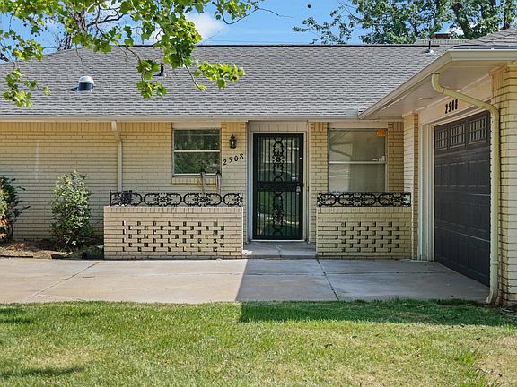 5th image of 2508 NW 111th St