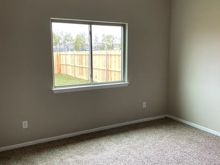 608 Skylar Heights Dr — Photo 6