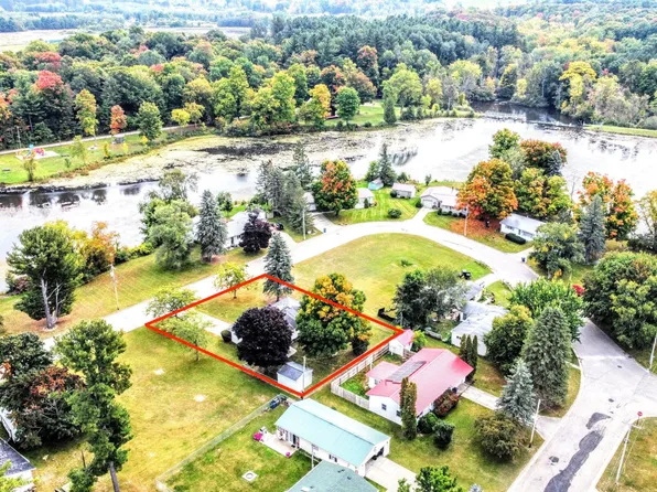 110 Park Pl, Barryton, MI 49305