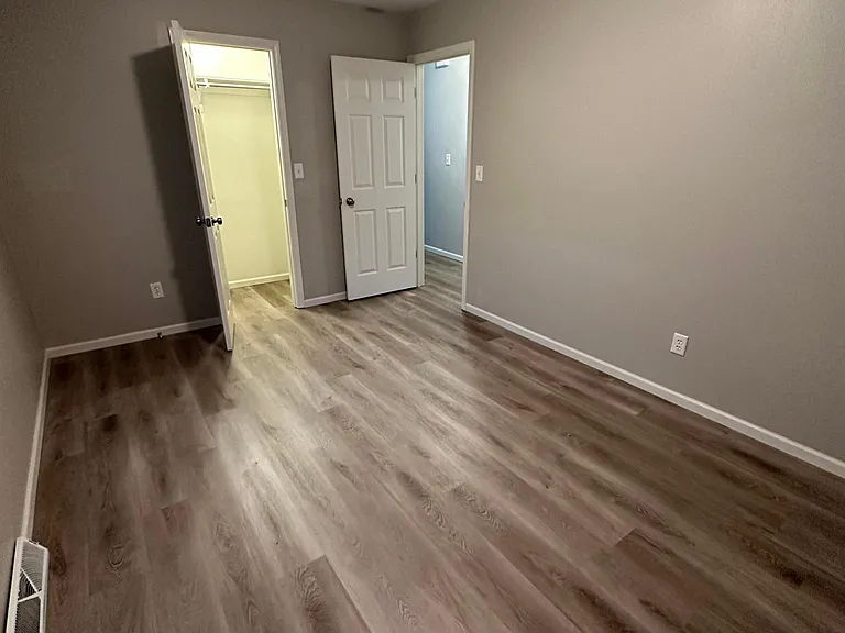 812 Wix Ln — Photo 8