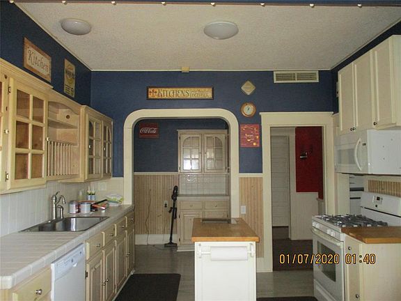 5th image of 1557 W 3rd Ave