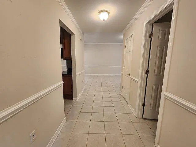 3 bed, 2.5 bath, 2517 sqft, $2,400 — Photo 2