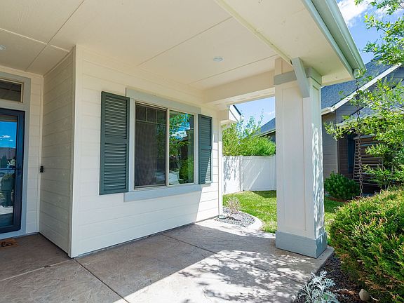 3rd image of 704 N Foudy Pl