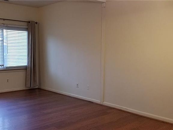 2nd image of 3324 Bangor Cres E