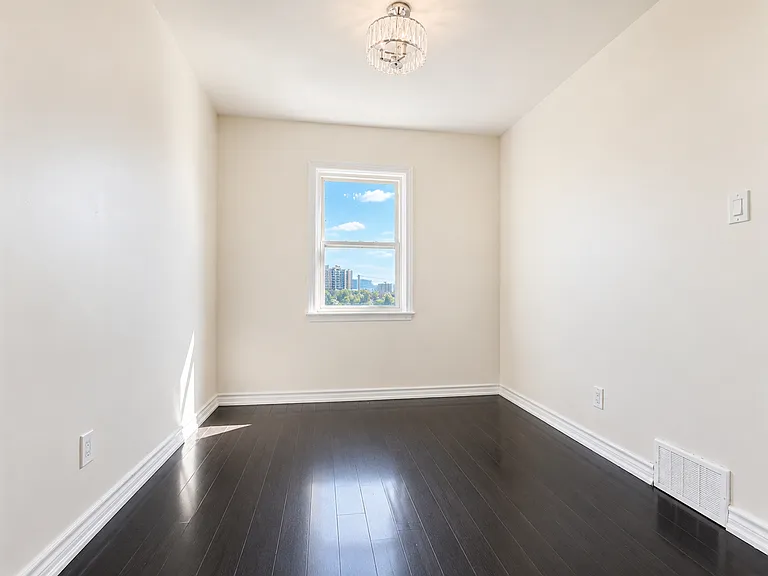 728 Weston Rd — Photo 12