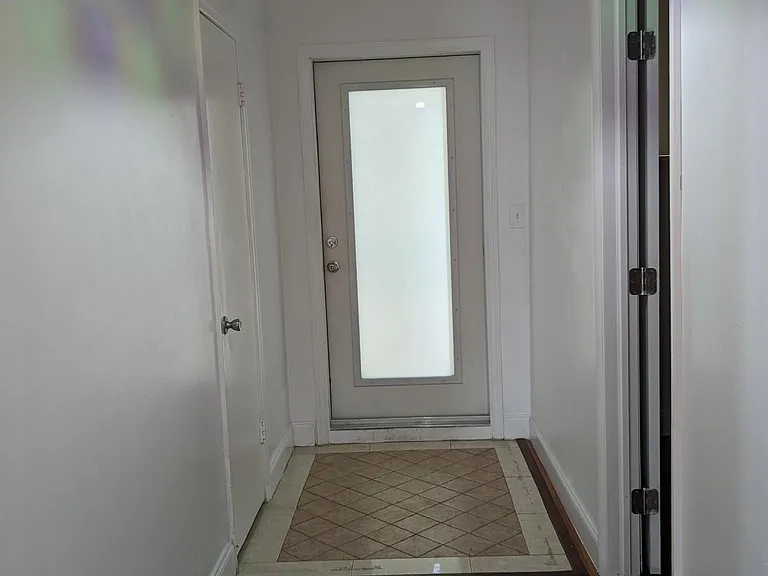 8001 N Crespi Blvd #2C — Photo 11