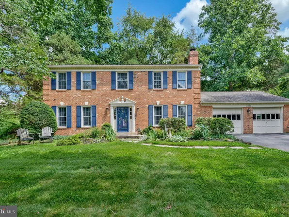 11900 Holly Spring Dr, Great Falls, VA 22066