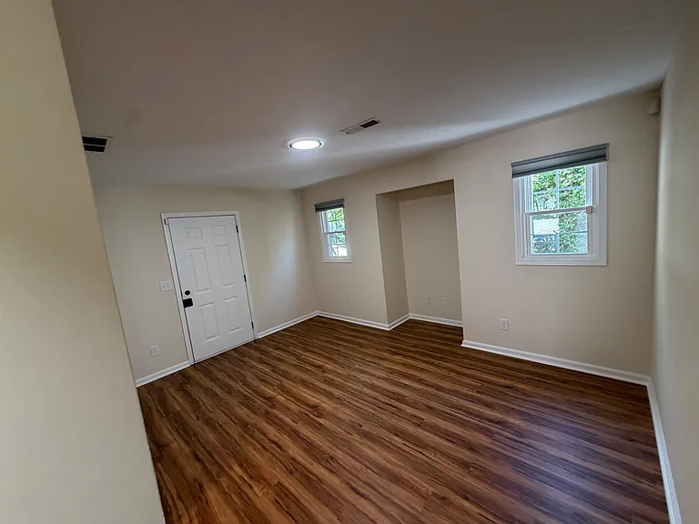 8148 Chester Pkwy — Photo 7