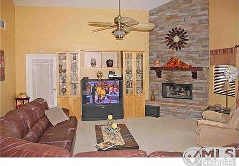 4th image of 2223 Alta Vista Dr