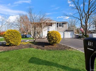 15 Autumn Drive, Mount Sinai, NY 11766