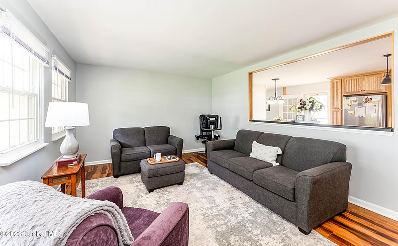 4th image of 115 Greenleaf Drive