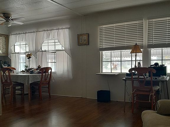 4th image of 245 Netherland Ave