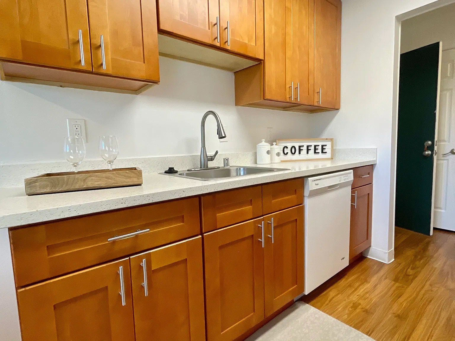 2 bed, 1.5 bath, 915 sqft, $2,995 — Photo 4