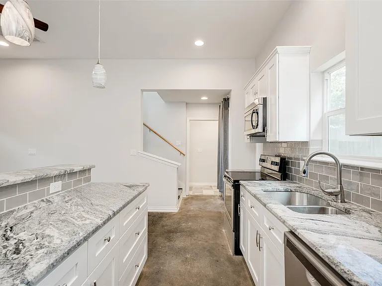811 Gunter St #B — Photo 6