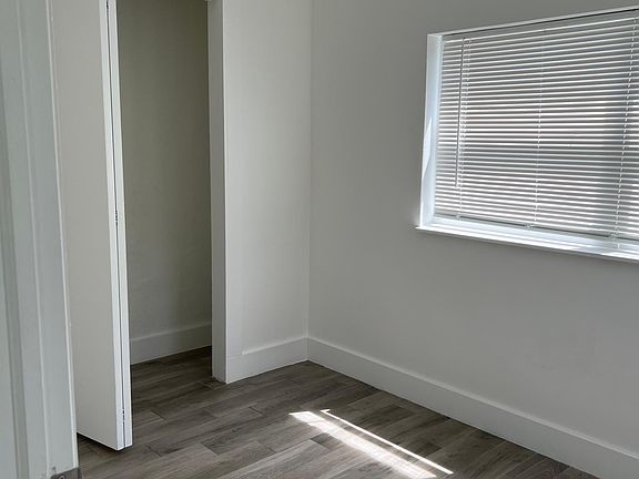 5th image of 27 NE 60th Ter E Unit 3