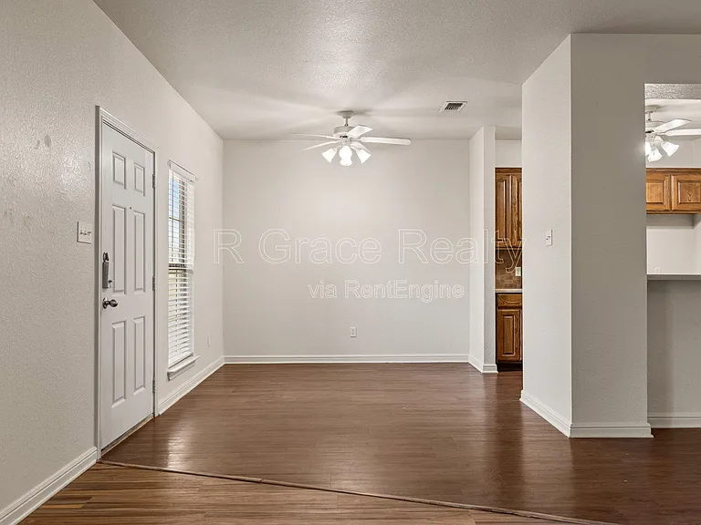 2100 Breezy Dr — Photo 7