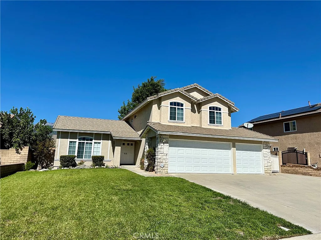 5 bed, 2055 sqft, $3,995 — Photo 1