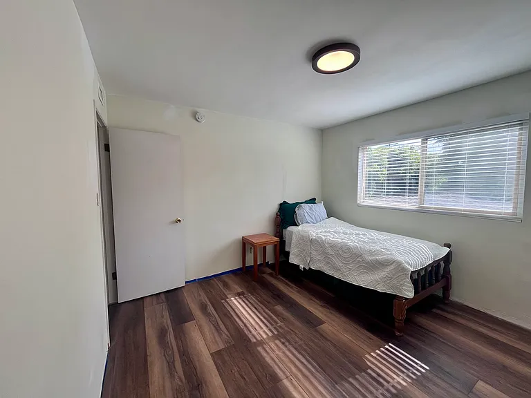 5743 Coke Ave — Photo 23