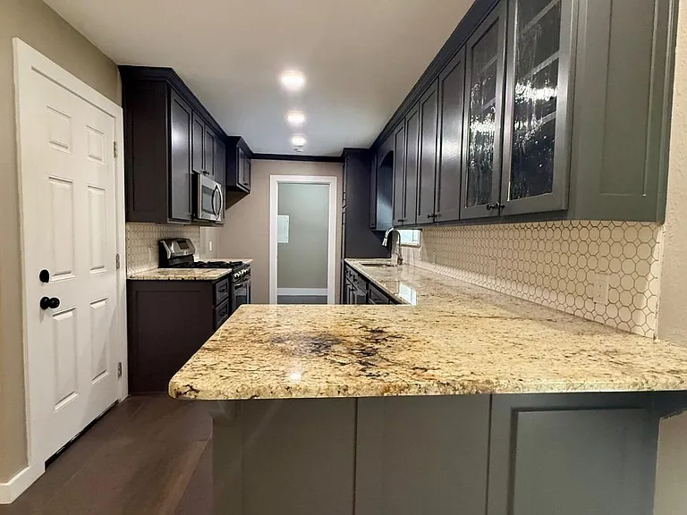 1005 Seminole Ln — Photo 8