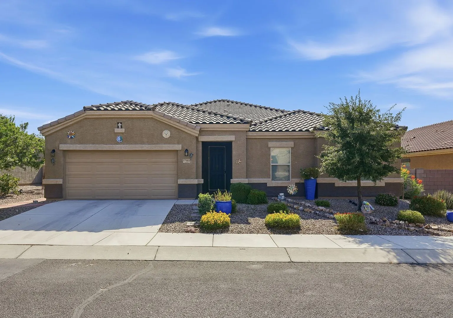 Modern 4 BR / 2 BA Tucson Retreat: Covered Pergola, Fenced Yard & 2-Car Garage — Photo 1