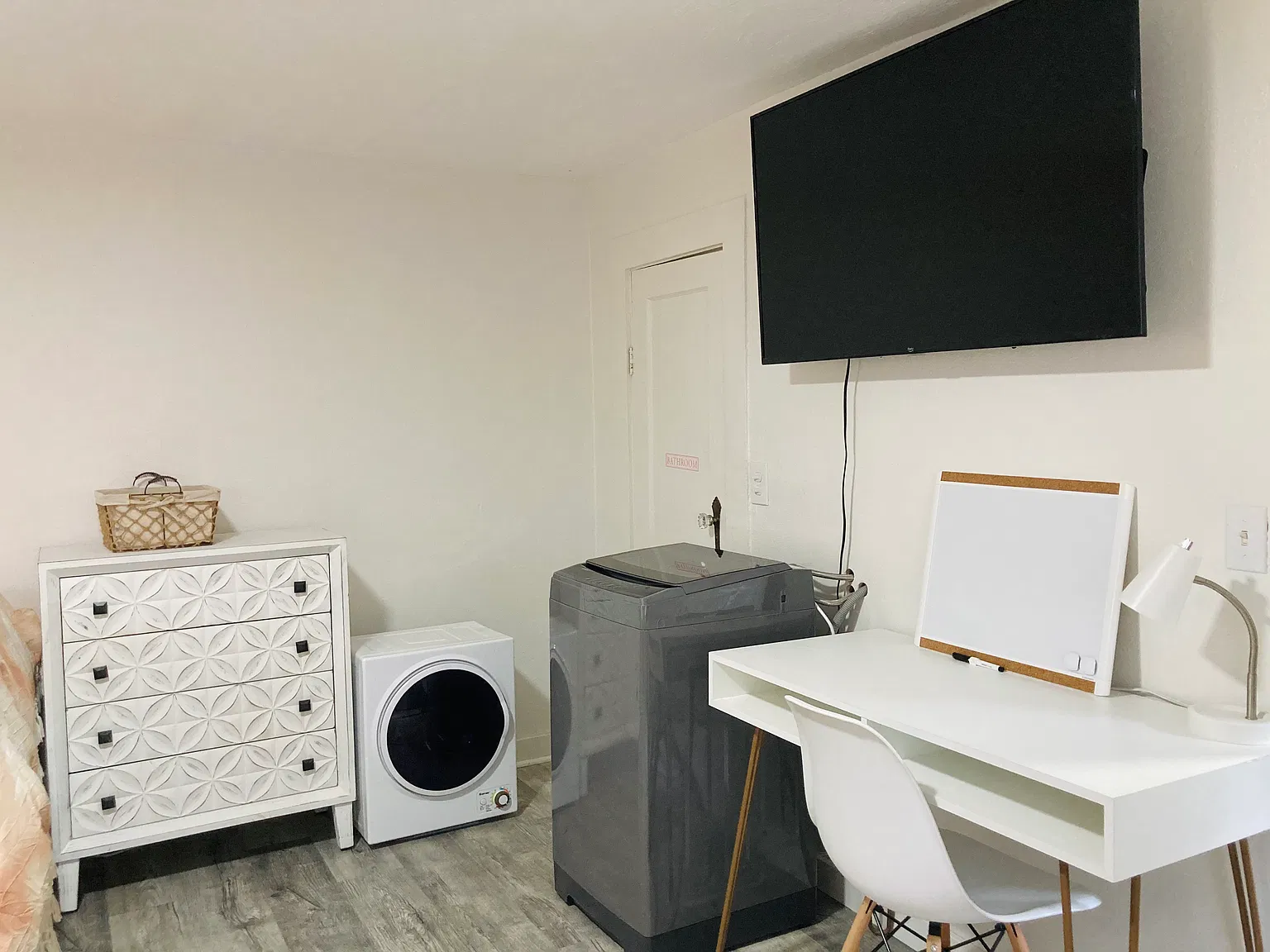 Studio, 300 sqft, $1,190 — Photo 2