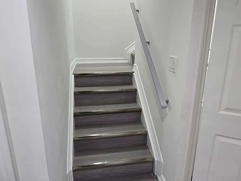36 Crombie St — Photo 2