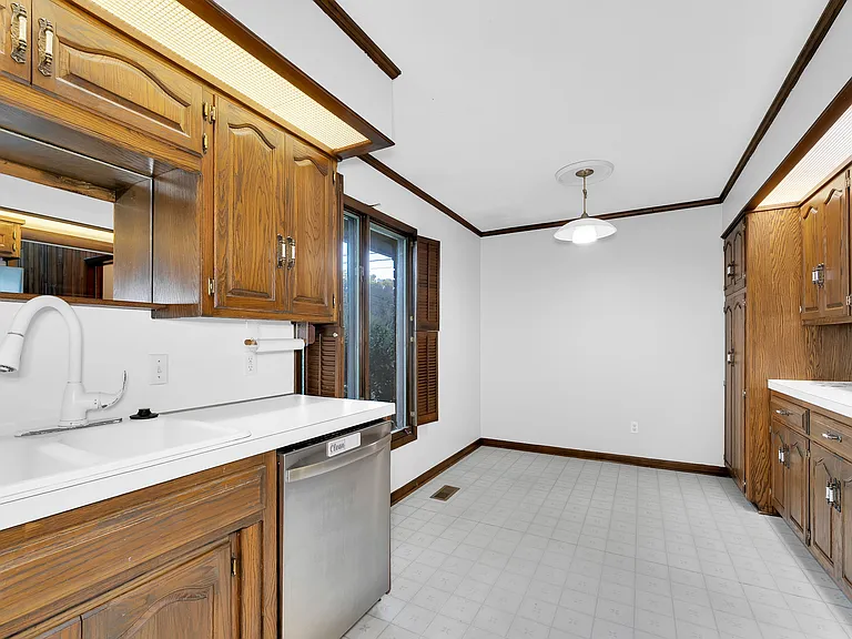 2411 S 46th St — Photo 34