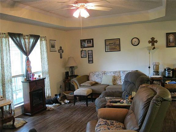 3rd image of 1014 Carter St