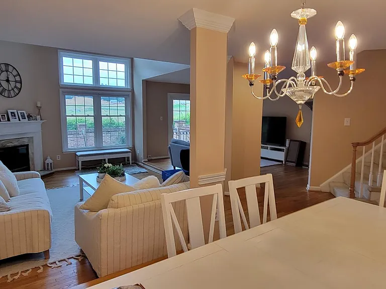 10952 Bloomingdale Dr — Photo 3