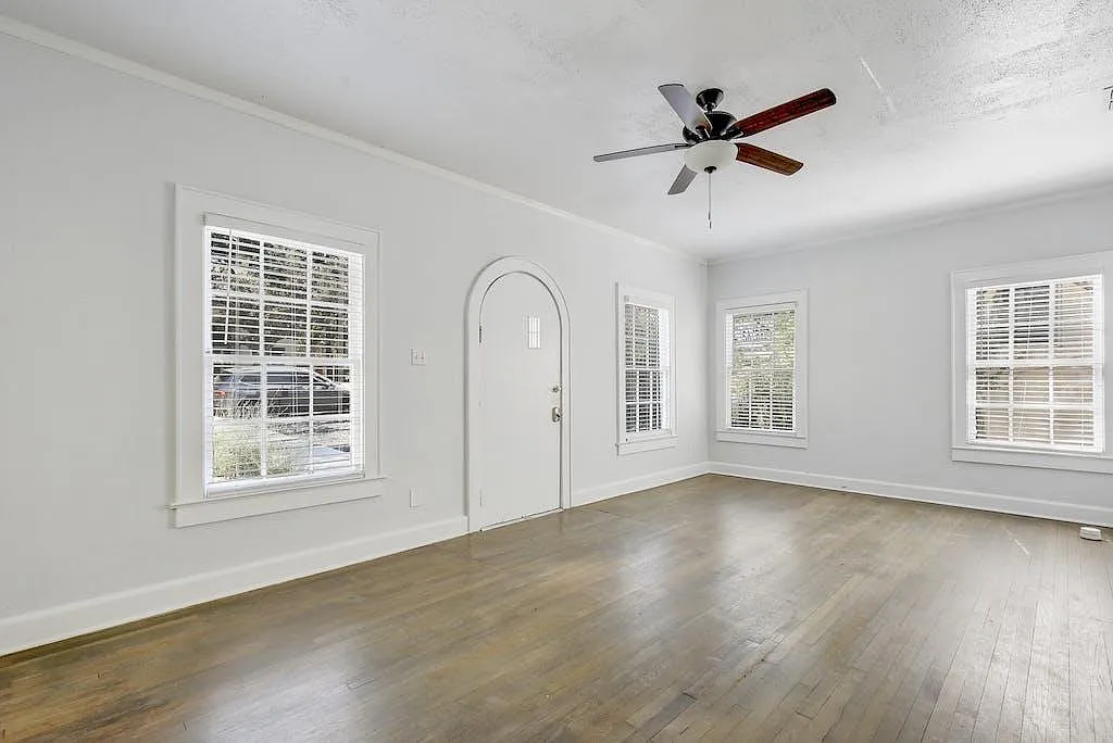 5 bed, 2140 sqft, $9,500 — Photo 4