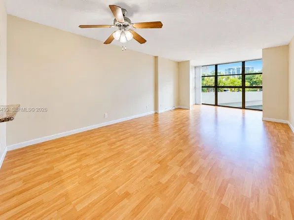 400 Leslie Dr APT 205, Hallandale Beach, FL 33009