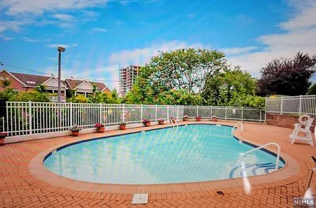 2 bed, $3,500 — Photo 4