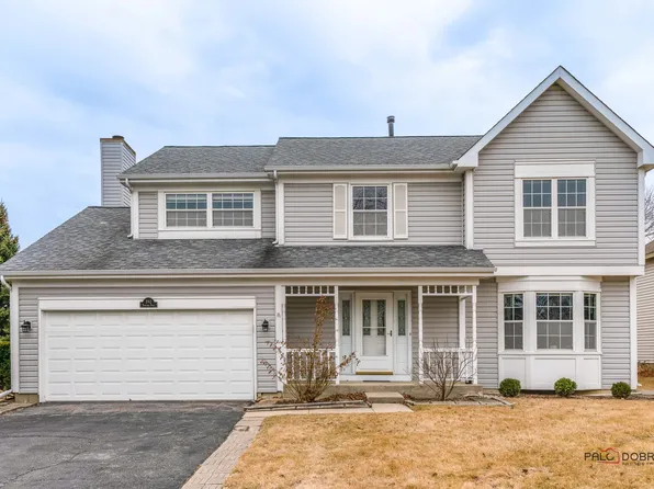 392 Yorkshire Dr, Mundelein, IL 60060