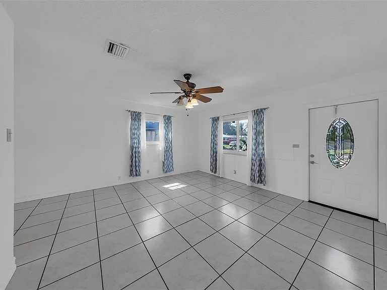 1906 NW 45th Ct — Photo 4