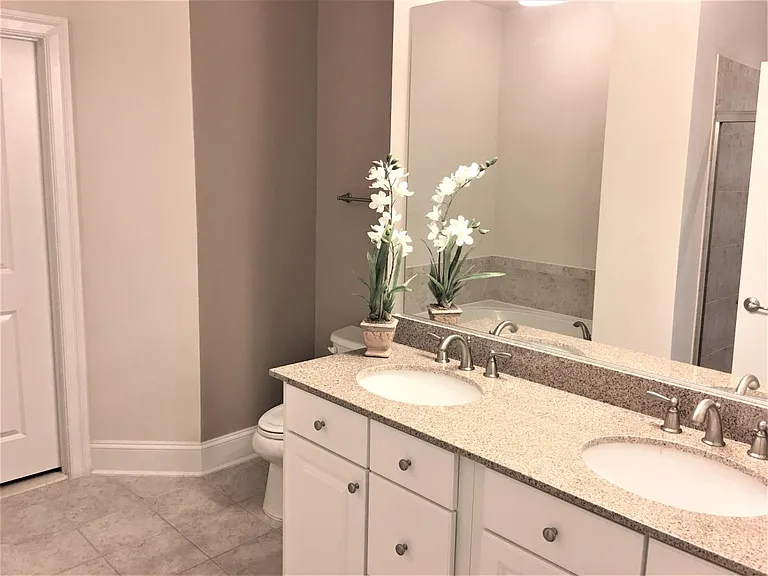 406 Samantha Dr — Photo 8