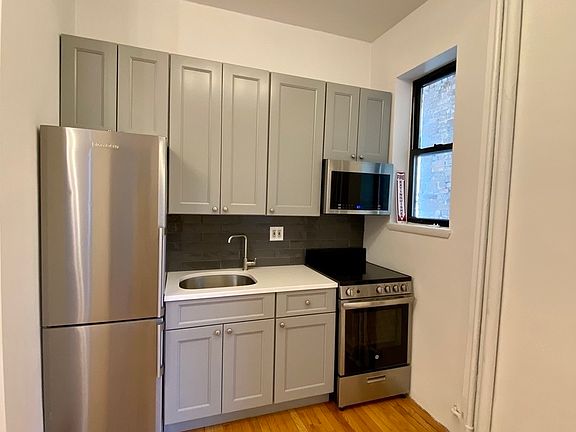 2nd image of 58 Saint Marks Pl #9