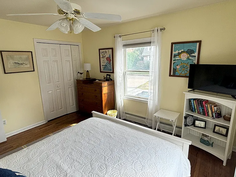 Fourth Bedroom- Queen Bed