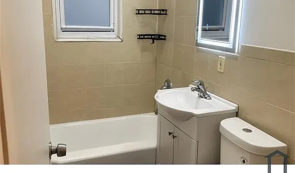 4 bed, $2,950 — Photo 2